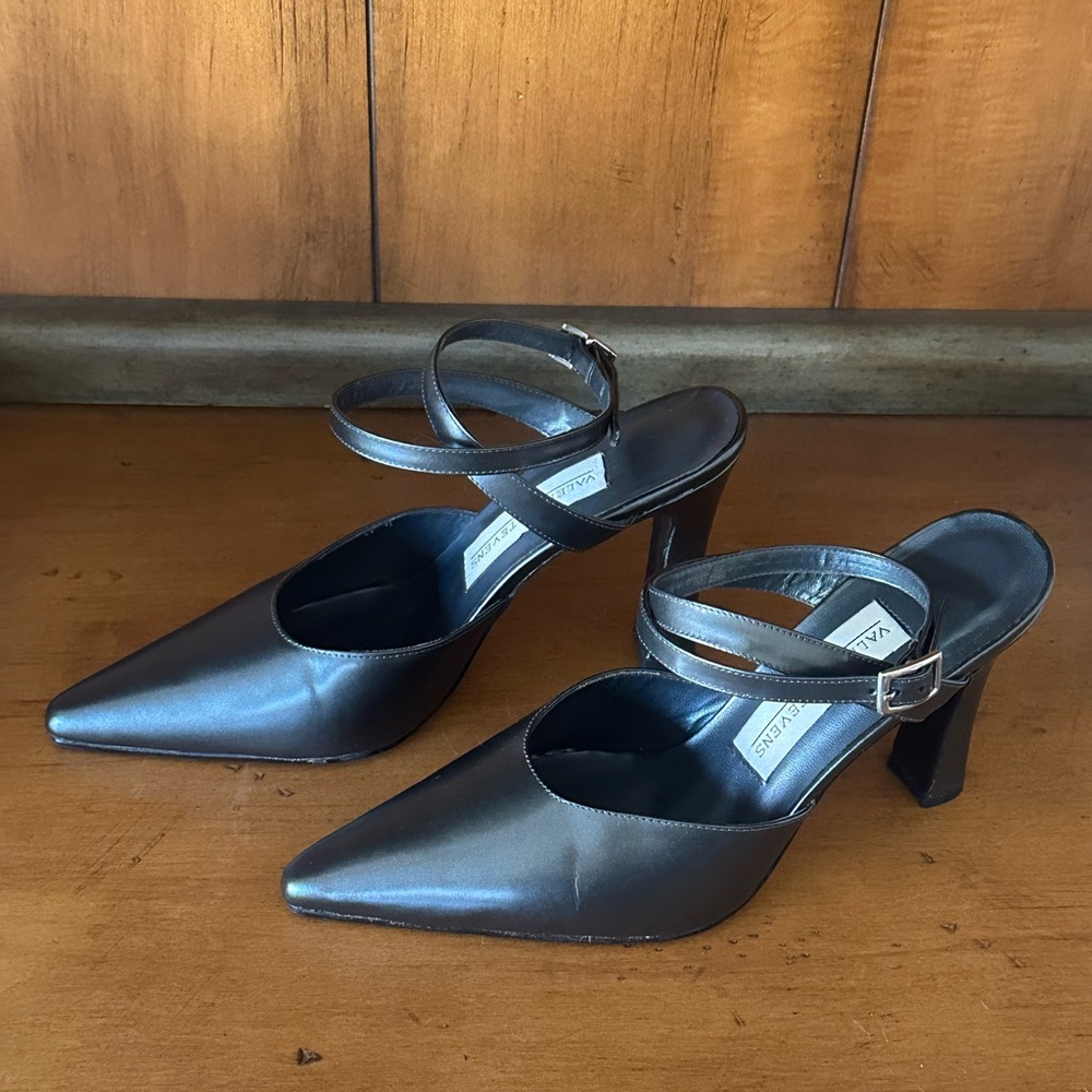 Valerie Steven pewter strappy heels 7.5